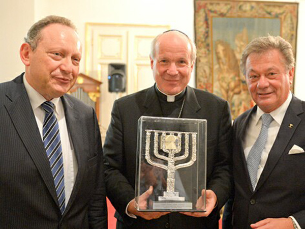 Card. Schonborn Receives B'nai B'rith Award